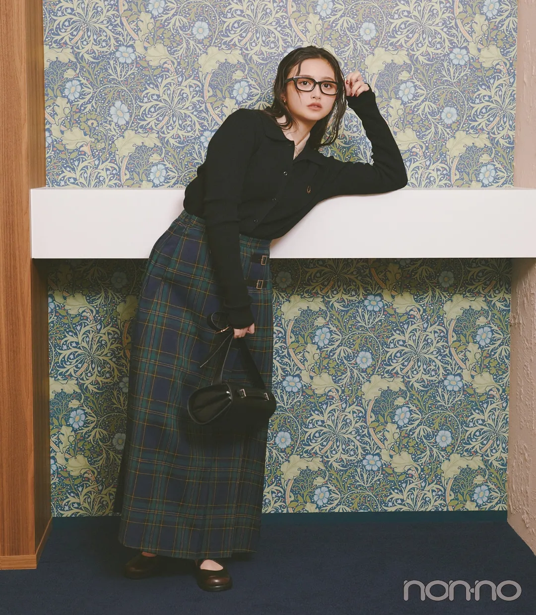 井上和の大学生1週間コーデ、水曜日のロングスカートスタイル