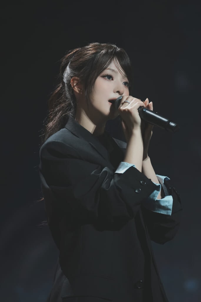 ソロステージを披露するfromis_9のナギョン