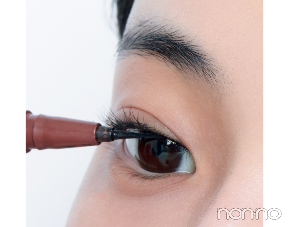 証明写真メイクにおすすめのアイラインの描き方2