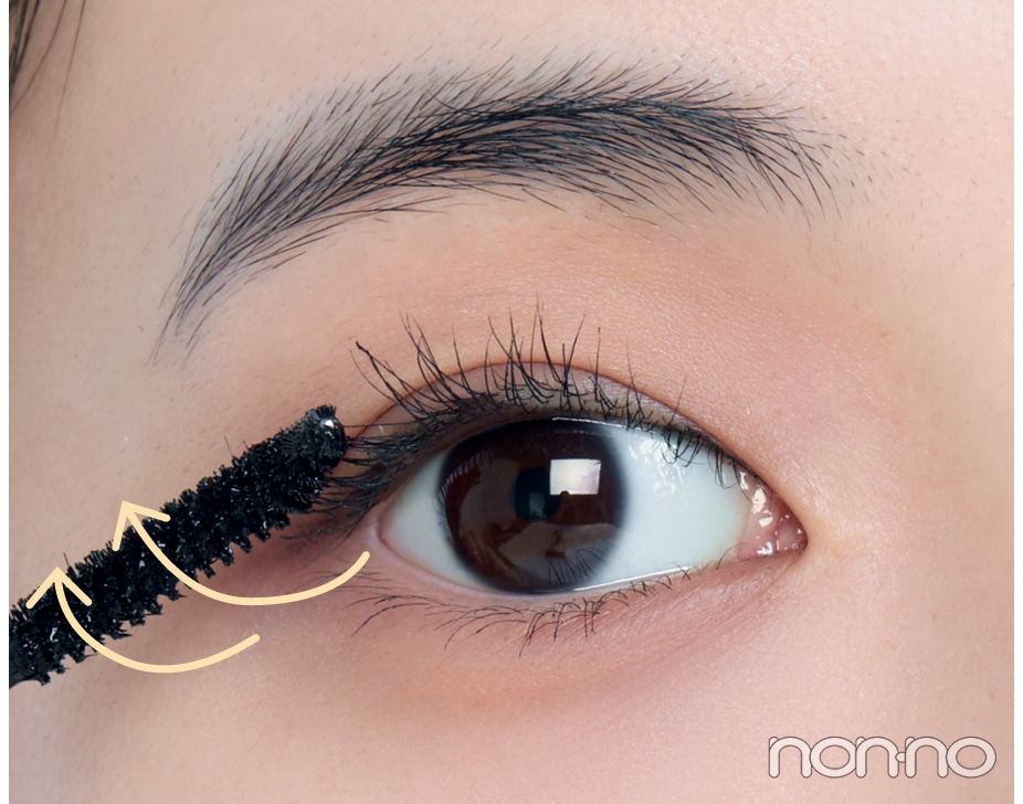 証明写真メイクにおすすめのマスカラの塗り方2