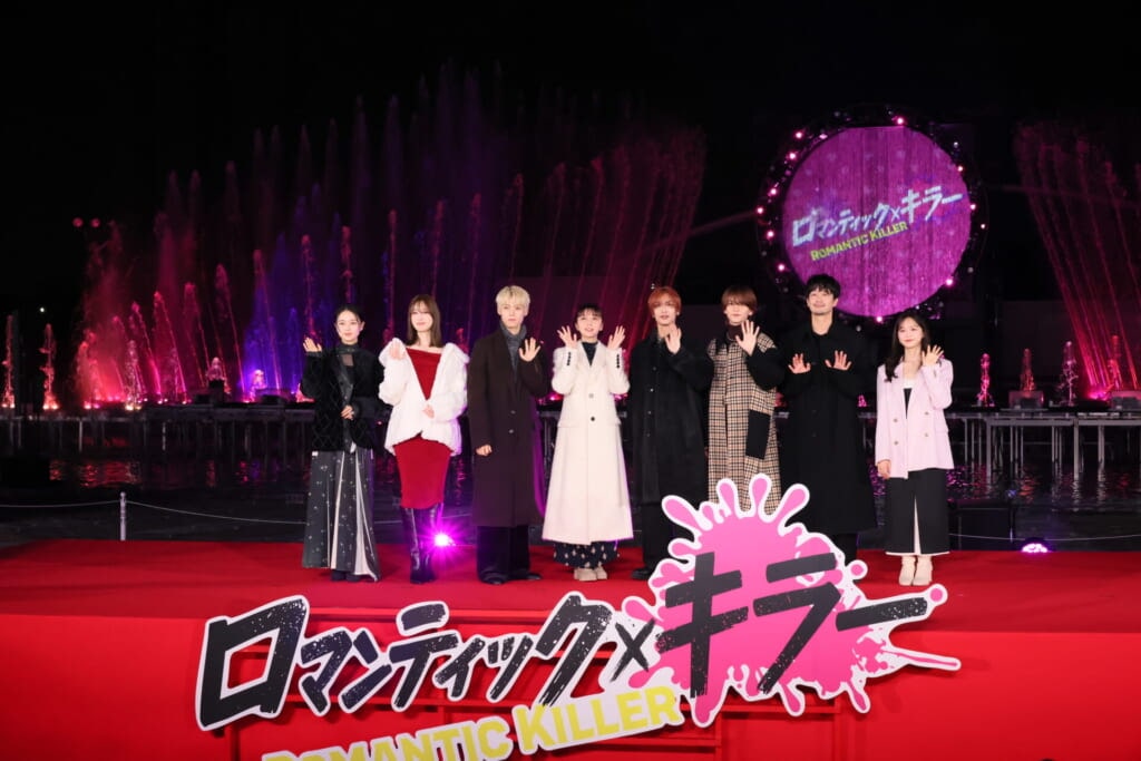 フォトセッション中の映画『ロマンティック・キラー』出演者