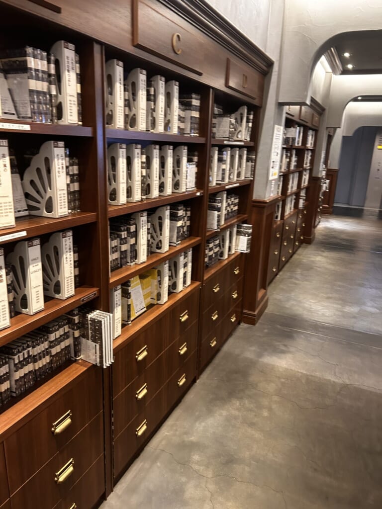 中身のわからない本屋さん