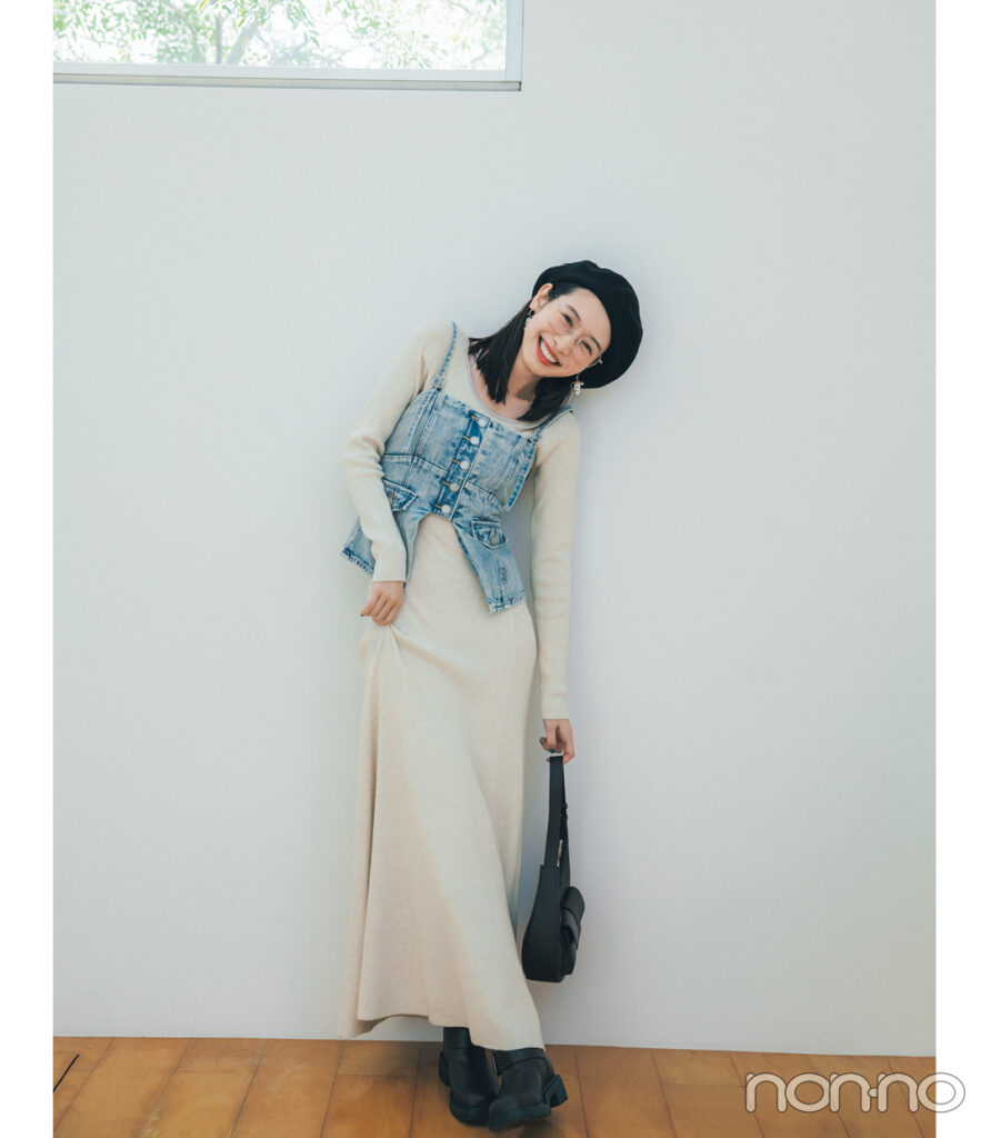 【ディズニーコーデ】白ニットワンピース×ビスチェ×ブーツ