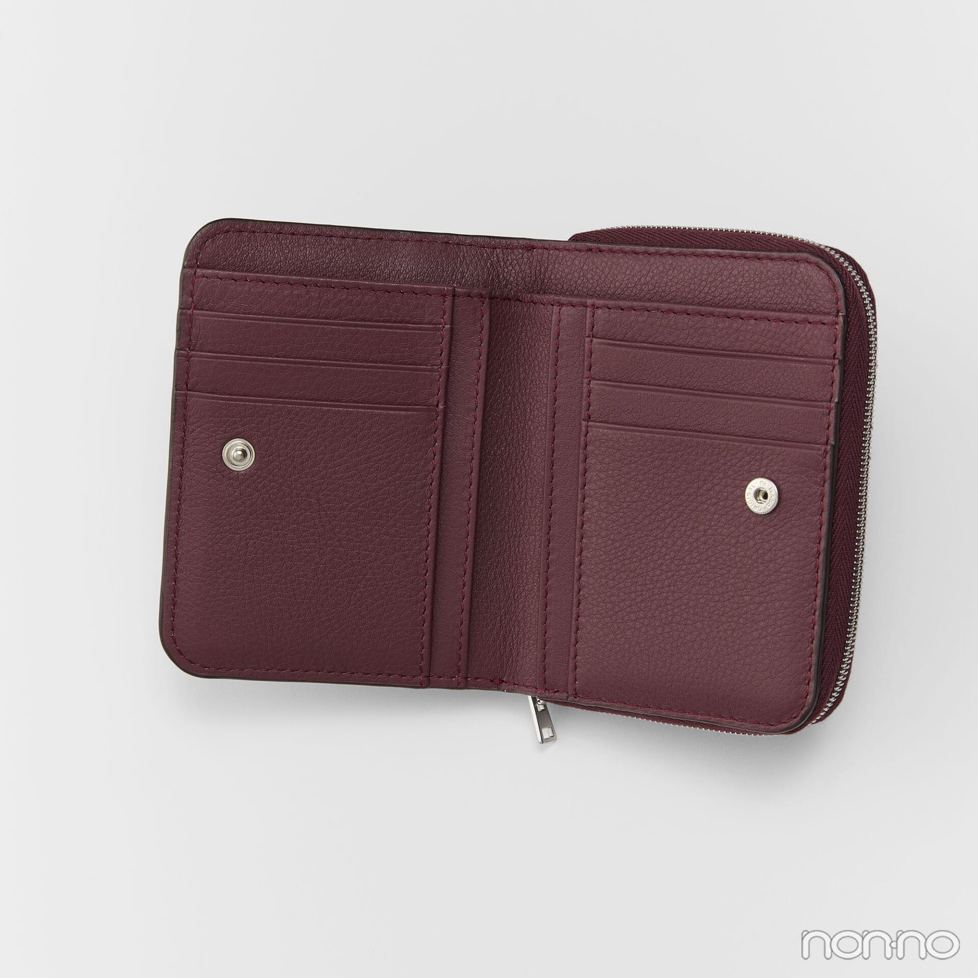 メゾン キツネのプロフィール フォックス ジップド ウォレットの中身