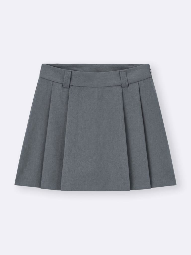 GUのサイドプリーツスコートのグレー