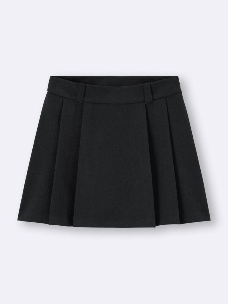 GUのサイドプリーツスコートのブラック