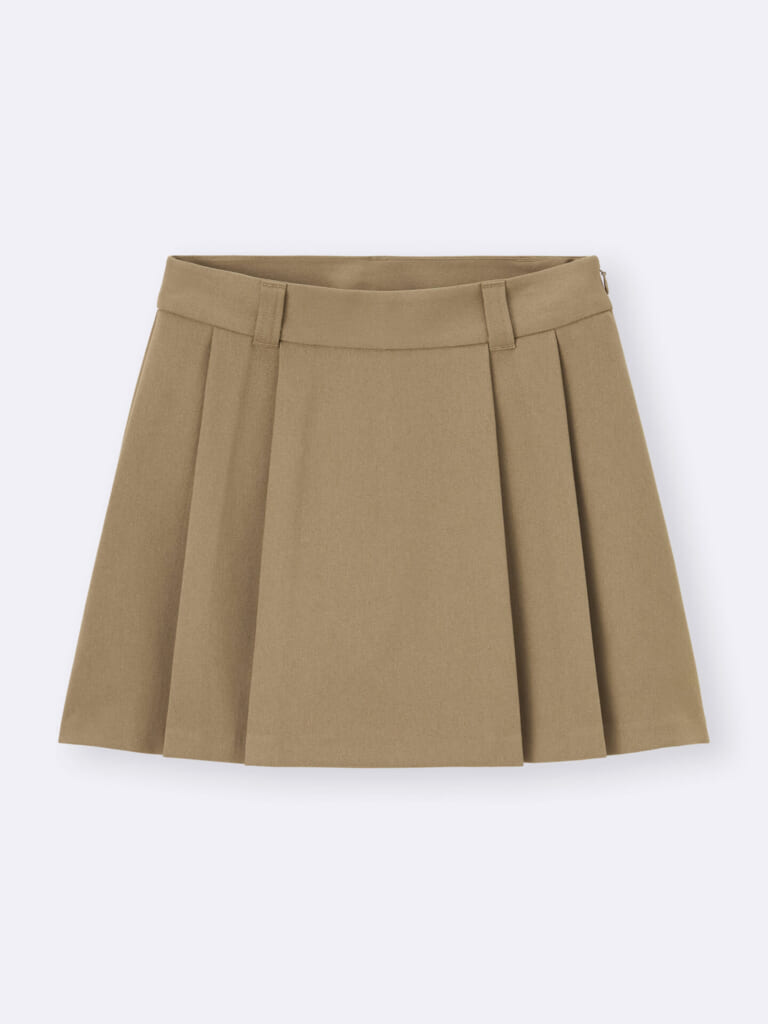 GUのサイドプリーツスコートのベージュ