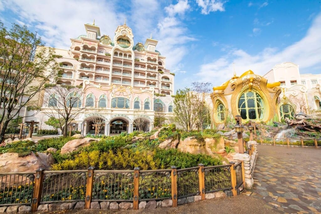 パークから見た「グランドシャトー」外観