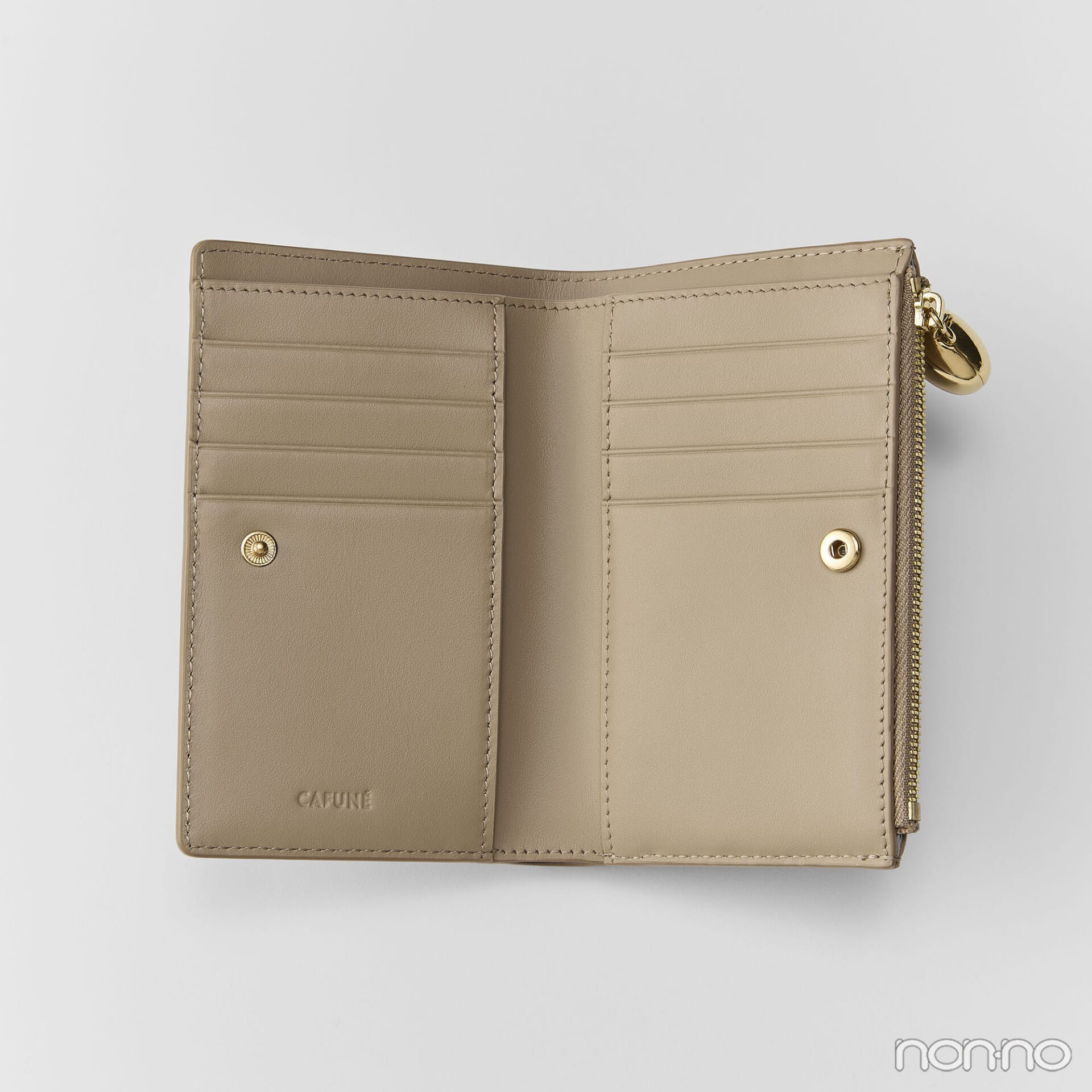 カフネのエッグロングウォレットの中身