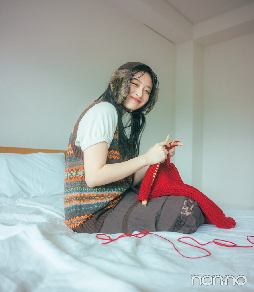 編み物中の乃木坂46井上和