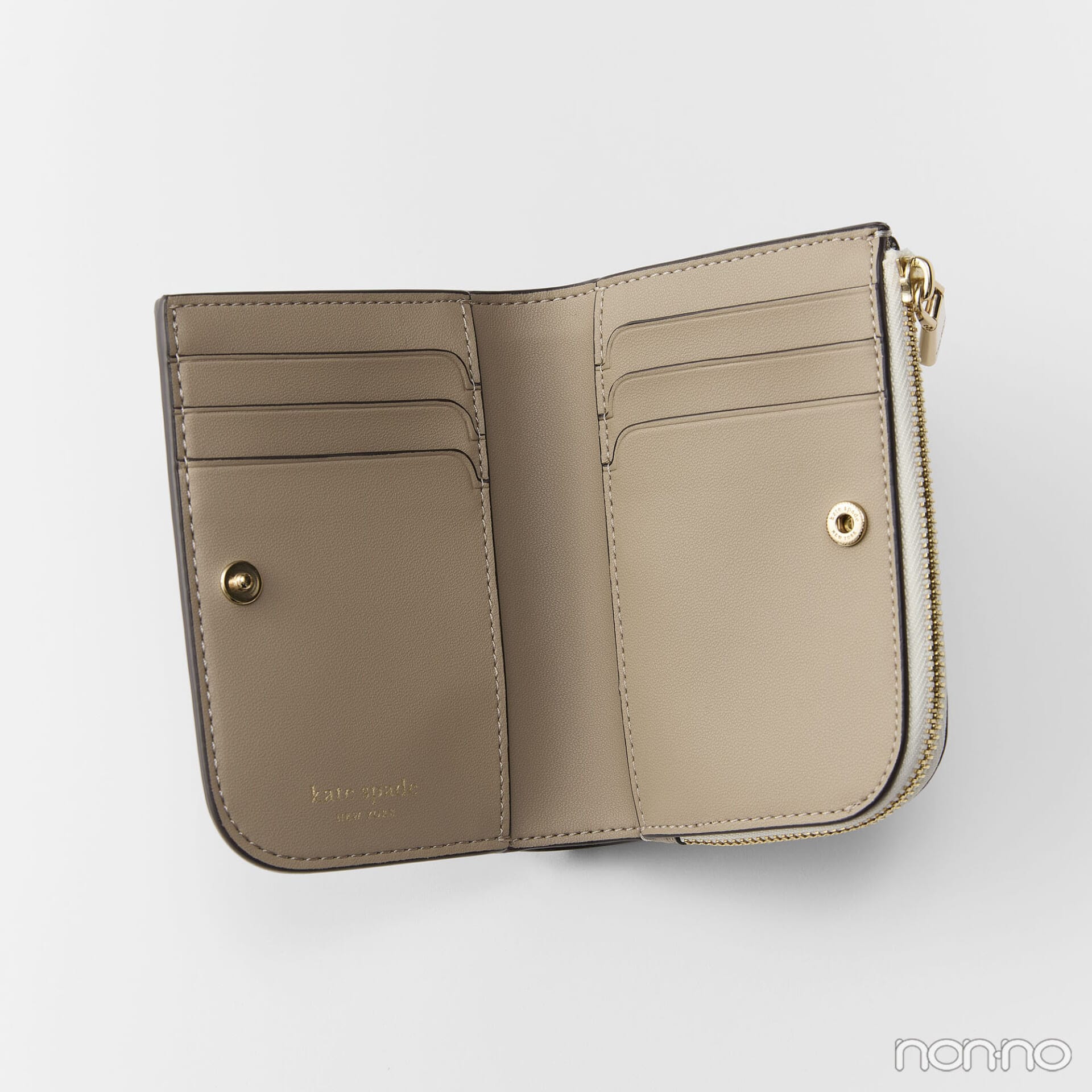 ケイト・スペード ニューヨークのデヴィン カラーブロック スモール コンパクト ウォレットの中身