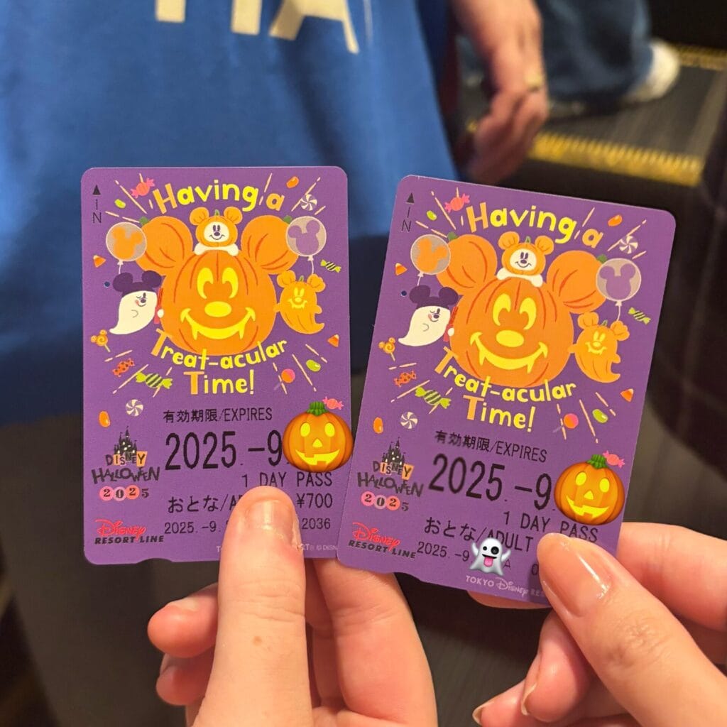 ディズニーリゾートラインのハロウィン限定デザインのフリー切符