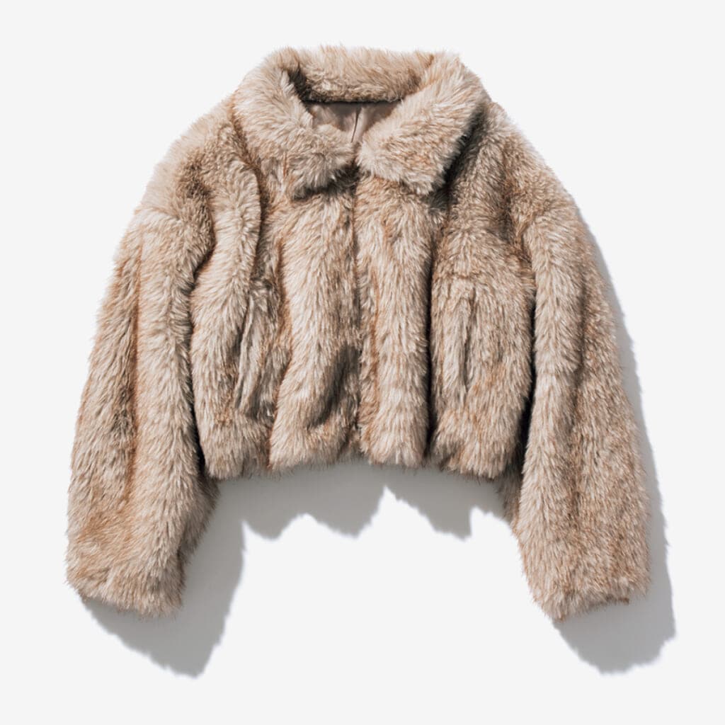 20代女性向けアウターブランド「レトロガール」のショート丈ファーブルゾン