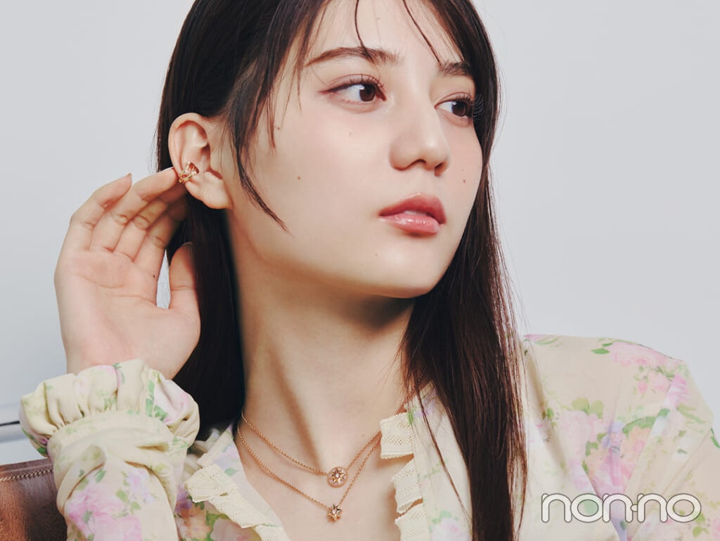 小坂菜緒が身につけるDior
（上）ローズ デ ヴァン
（下）エトワール デ ヴァン