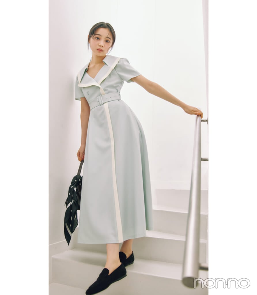 甘フェミニンなセーラー衿トップスを着た林芽亜里