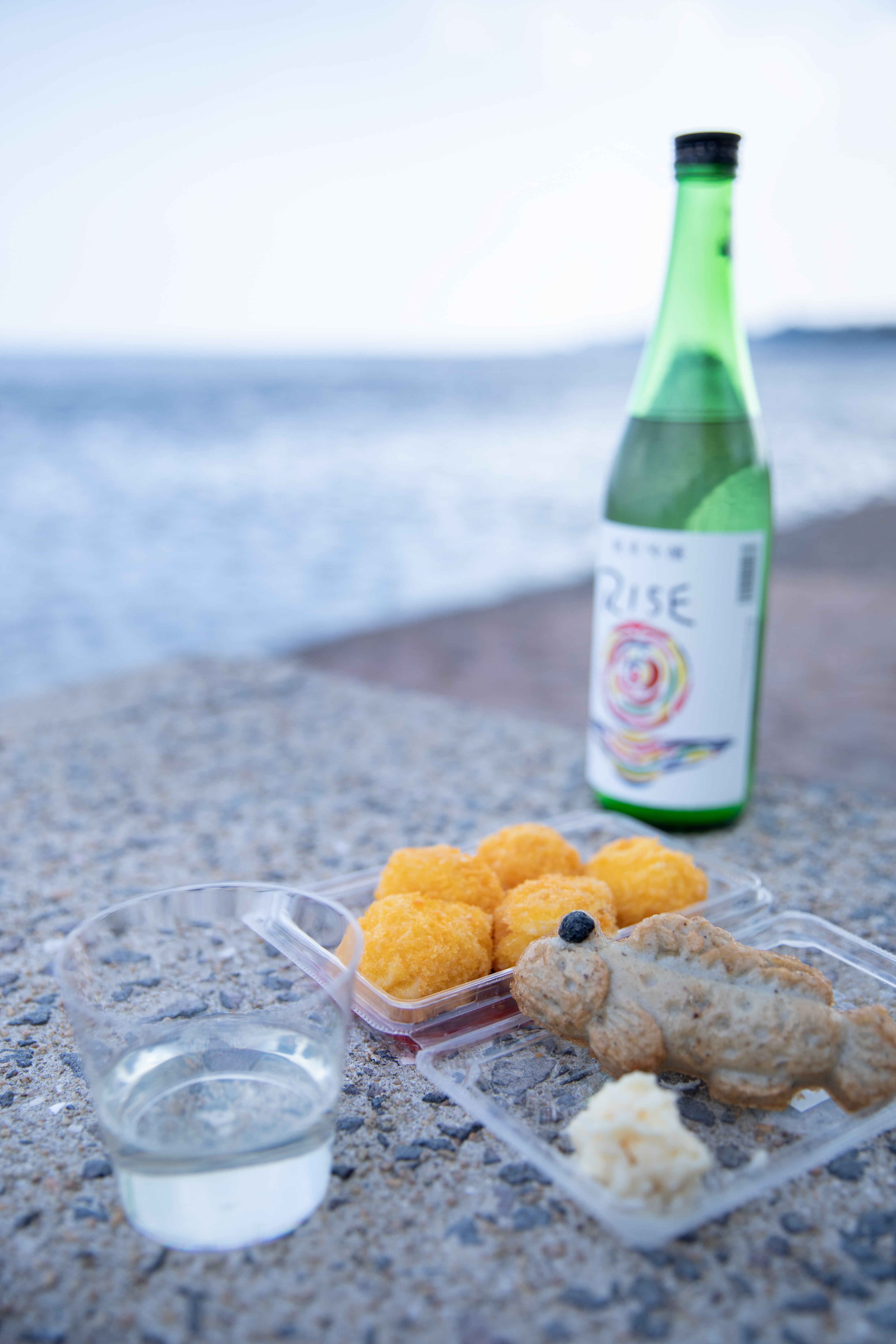 干潟に生息する、ムツゴロウをモチーフにした蒲鉾をおつまみにチル飲み♡　