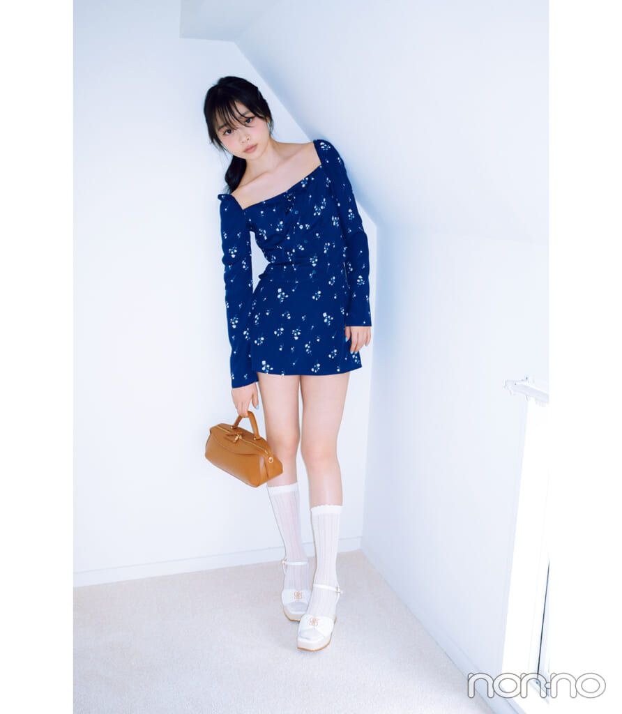 林芽亜里の令嬢ネイビーモデルカット　花柄セットアップ