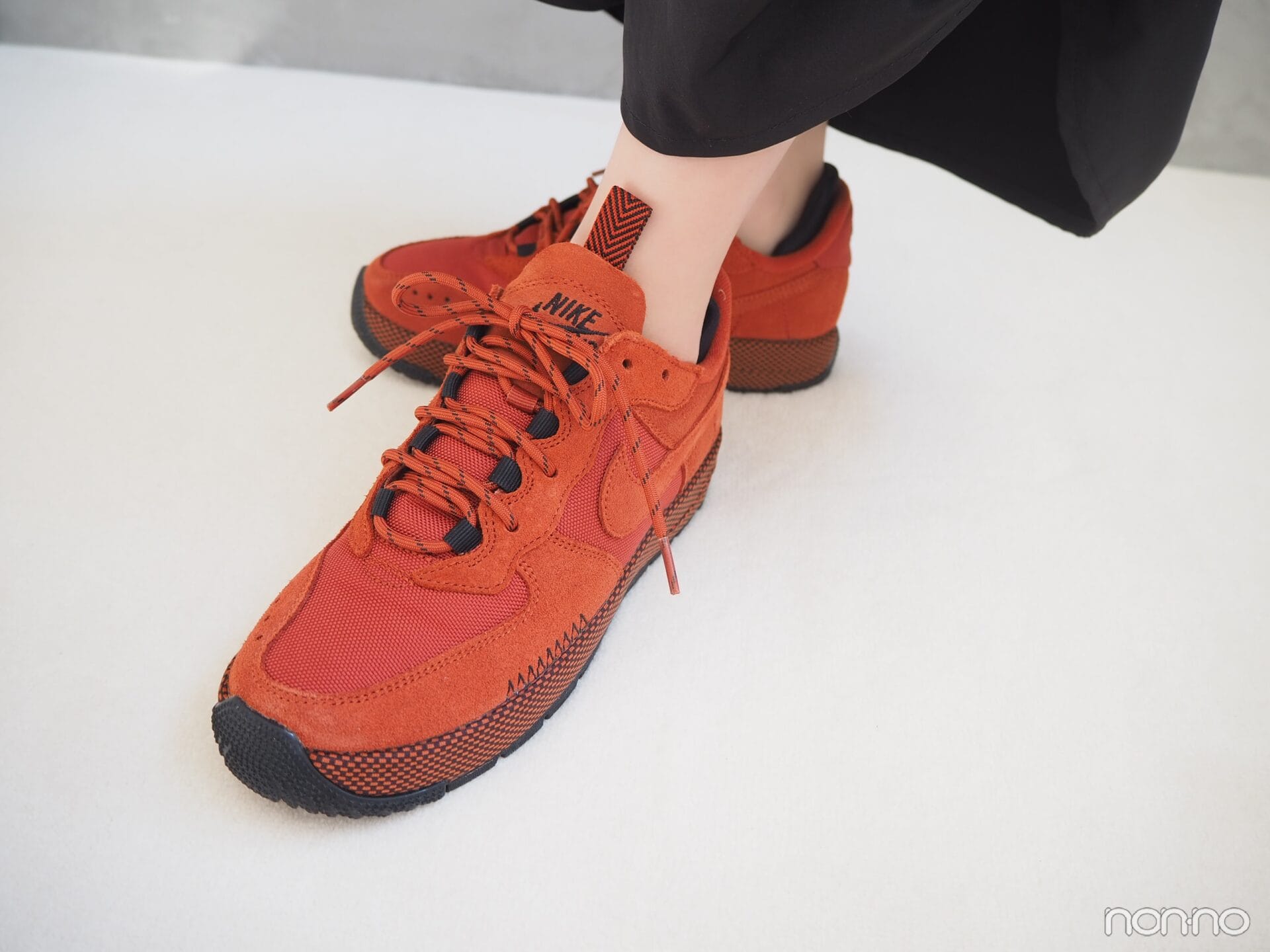 遠藤さくらの冬私服のスニーカーカット