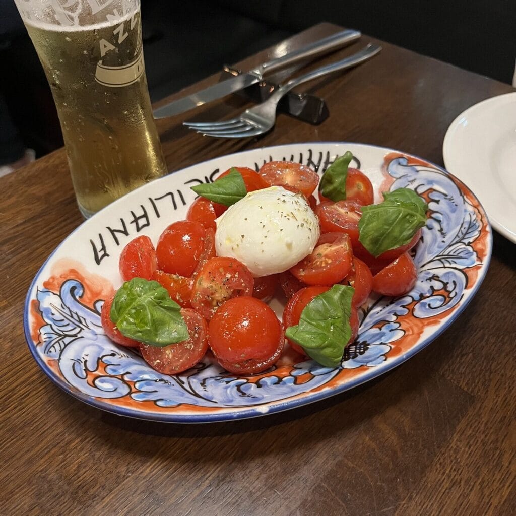 カンティーナ シチリアーナ トゥット イル マーレ 銀座4丁目 冷前菜 水牛モッツァレラとチェリートマトのカプレーゼ