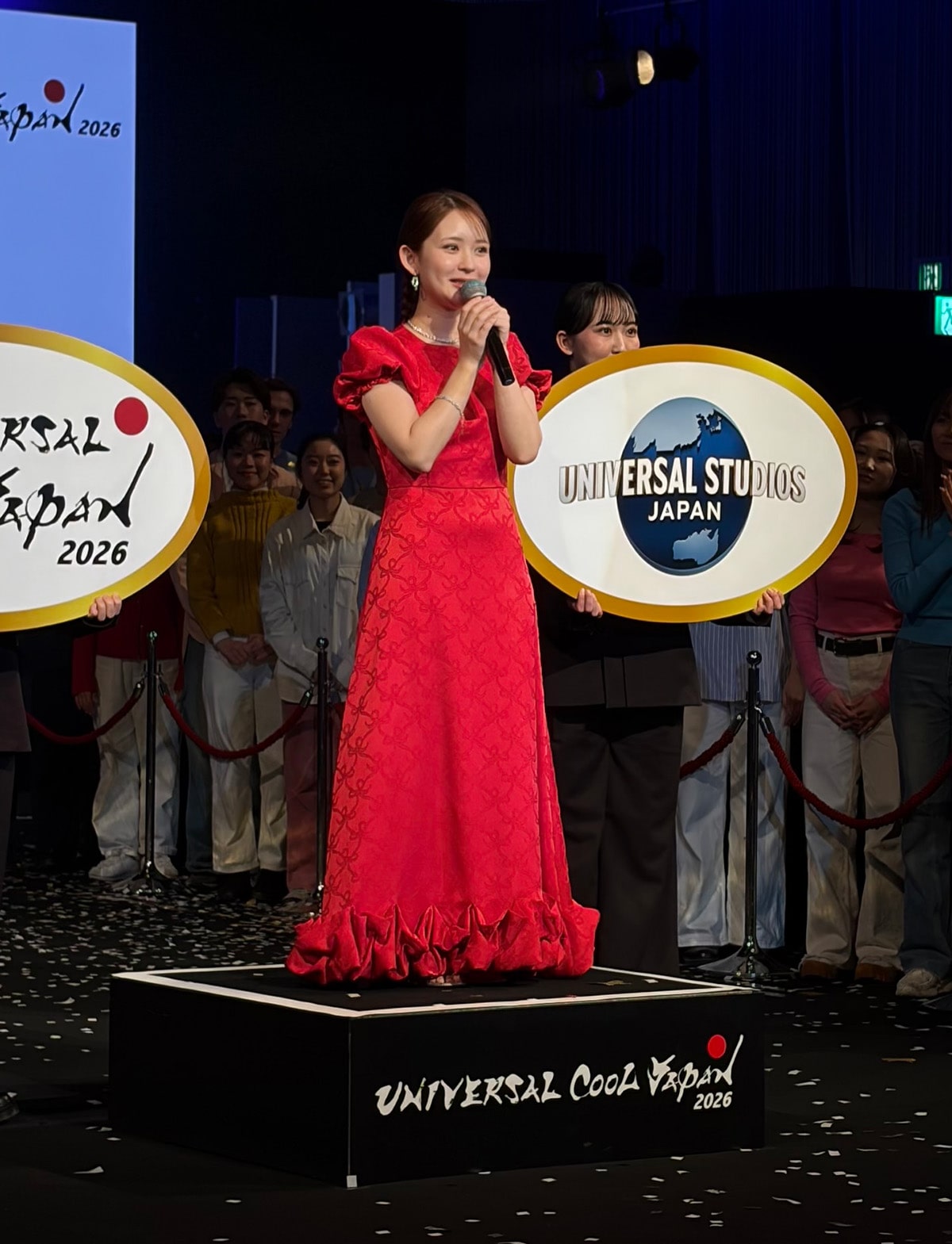 USJアトラクションの感想を話す畑芽育