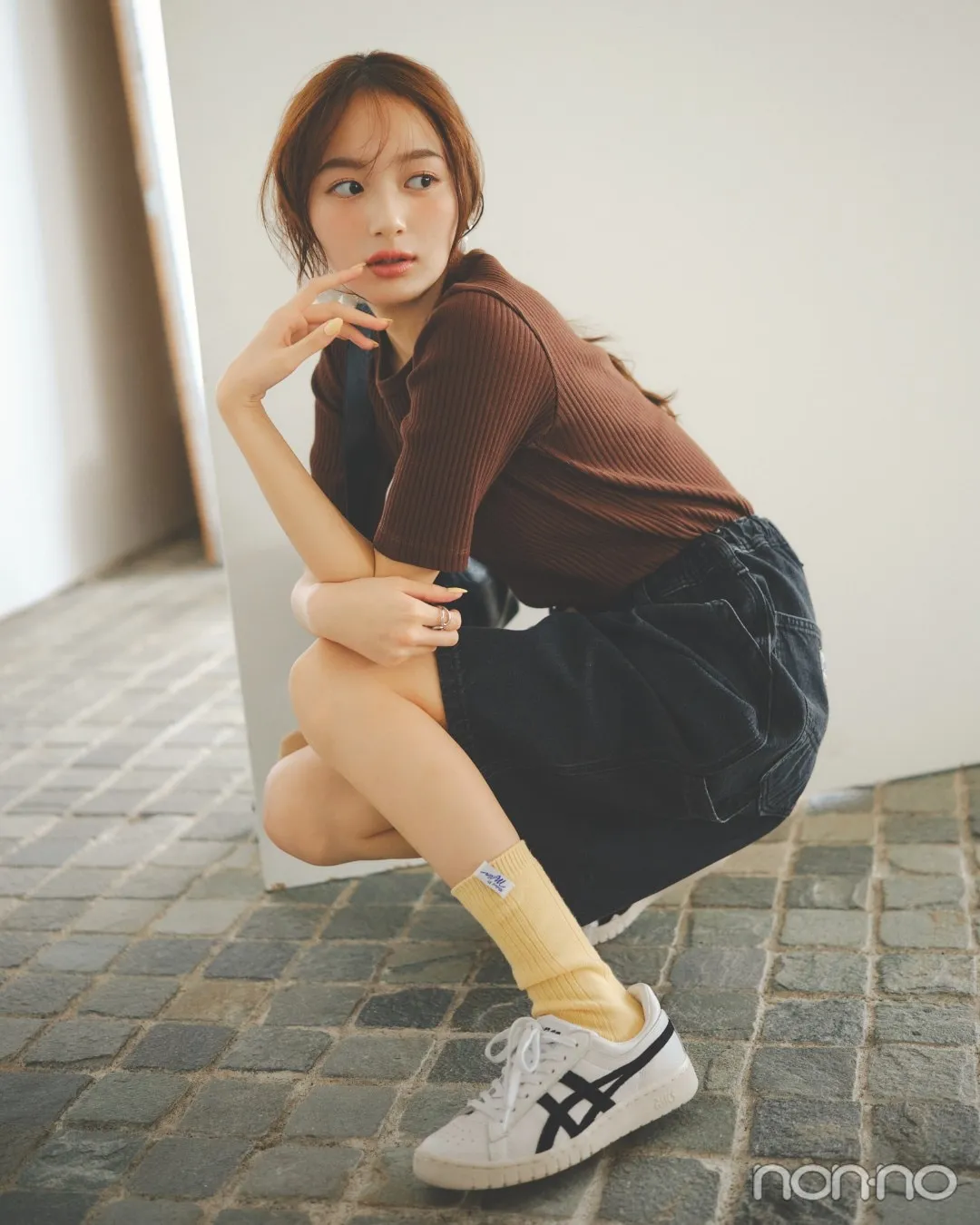 ブラックのハーフデニム×リブニットの夏コーデ