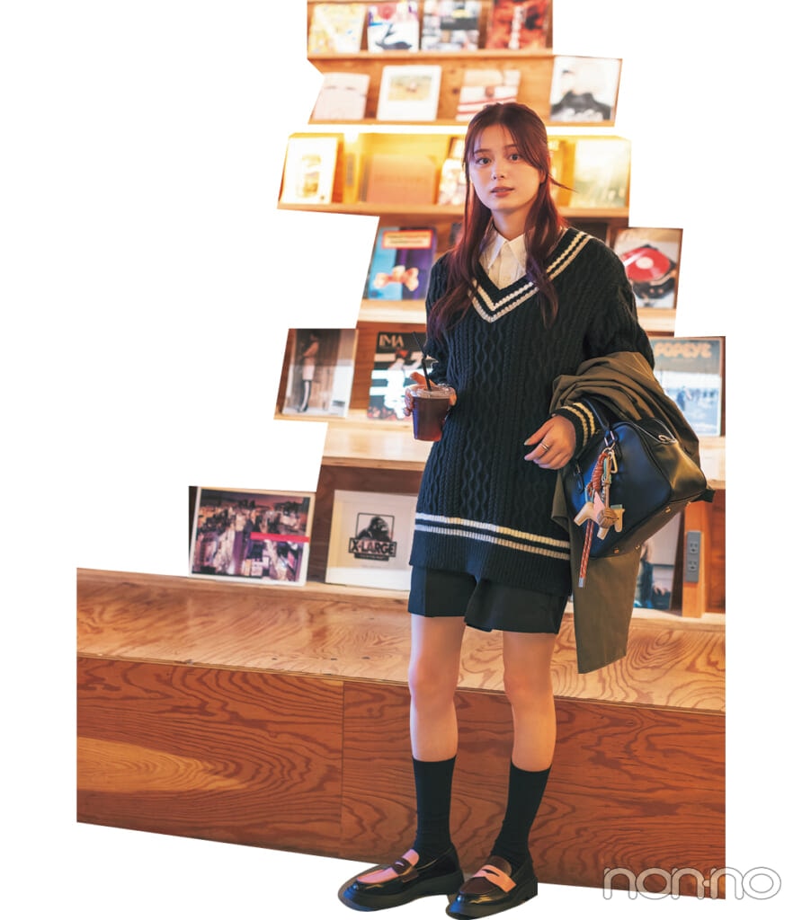 紺野彩夏のブックカフェに行く時のコーデ