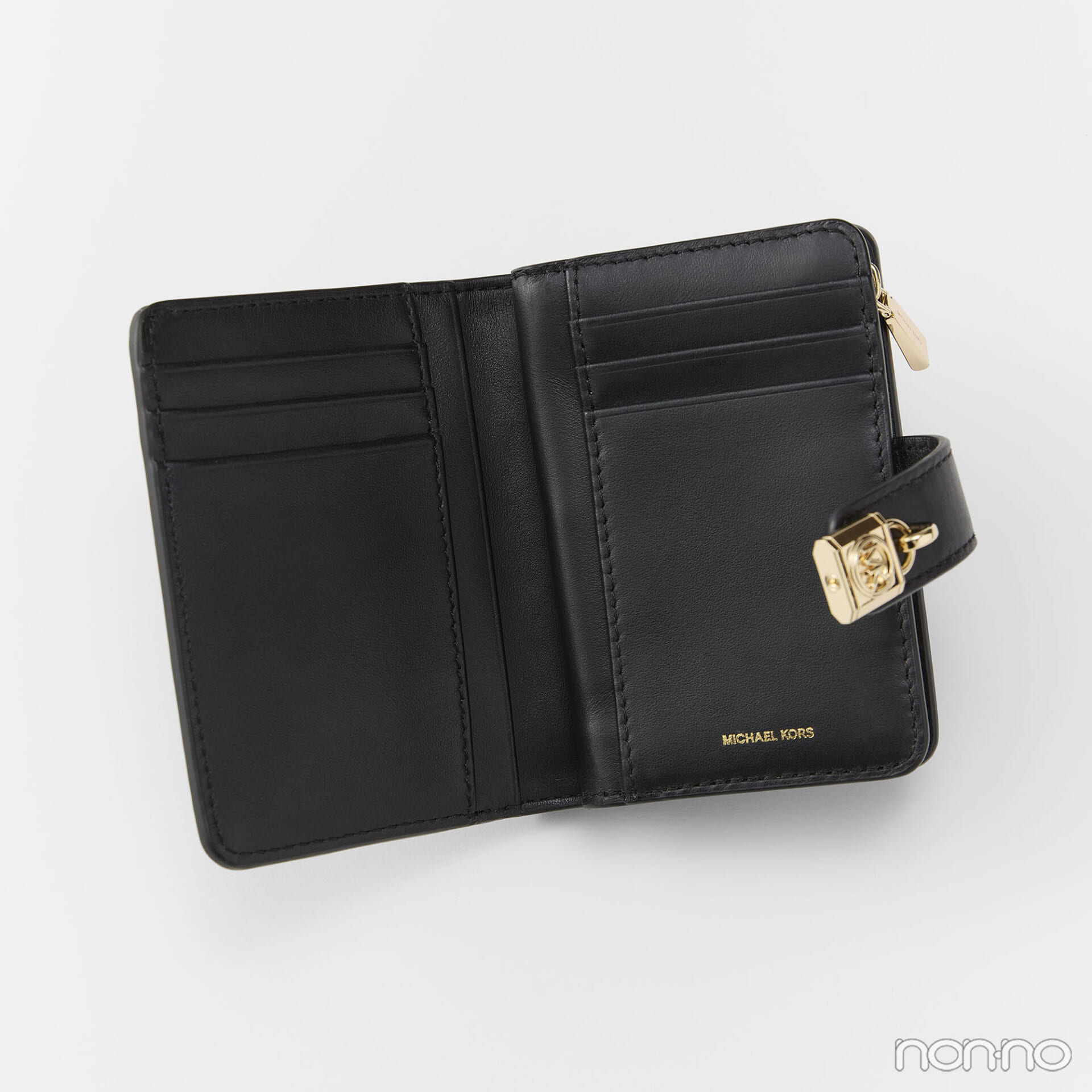 マイケル マイケルコースのSCARLETT タブ ポケット ウォレット スモールの中身