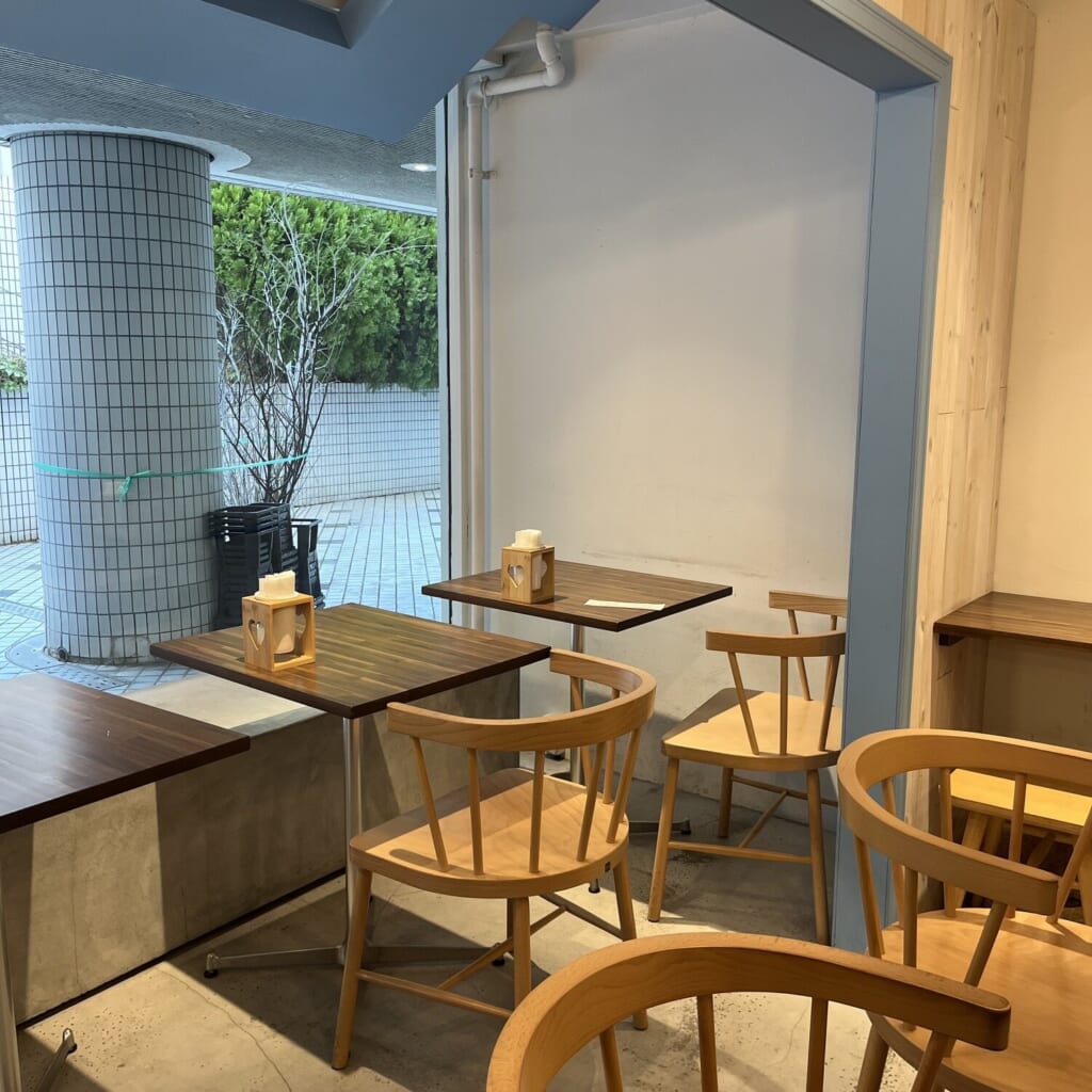 クレープとエスプレッソとジェラートと 原宿店 イートイン 室内 店内