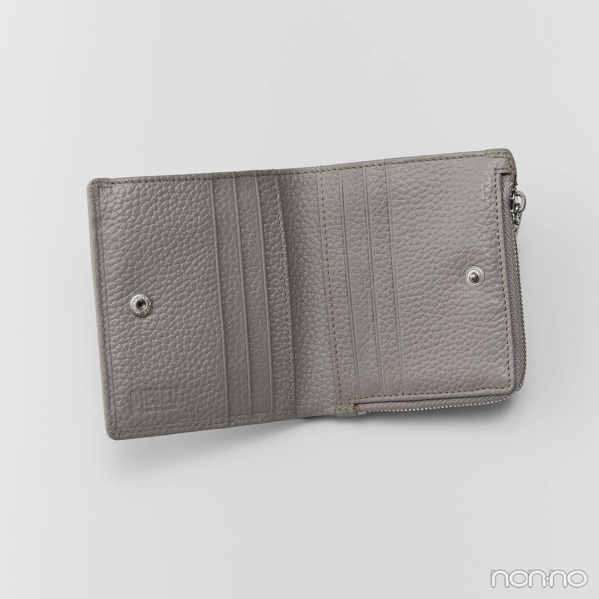 ディーゼルのHissu Evo Bi Fold Zip Lの中身