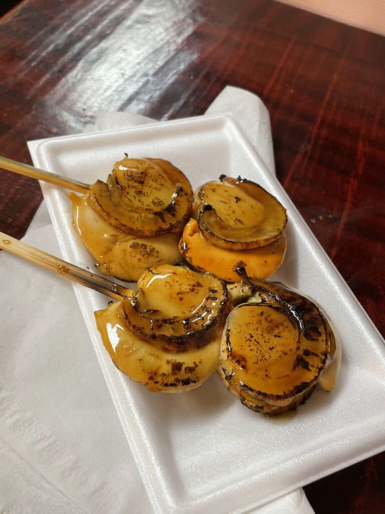 錦市場で食べたホタテ串