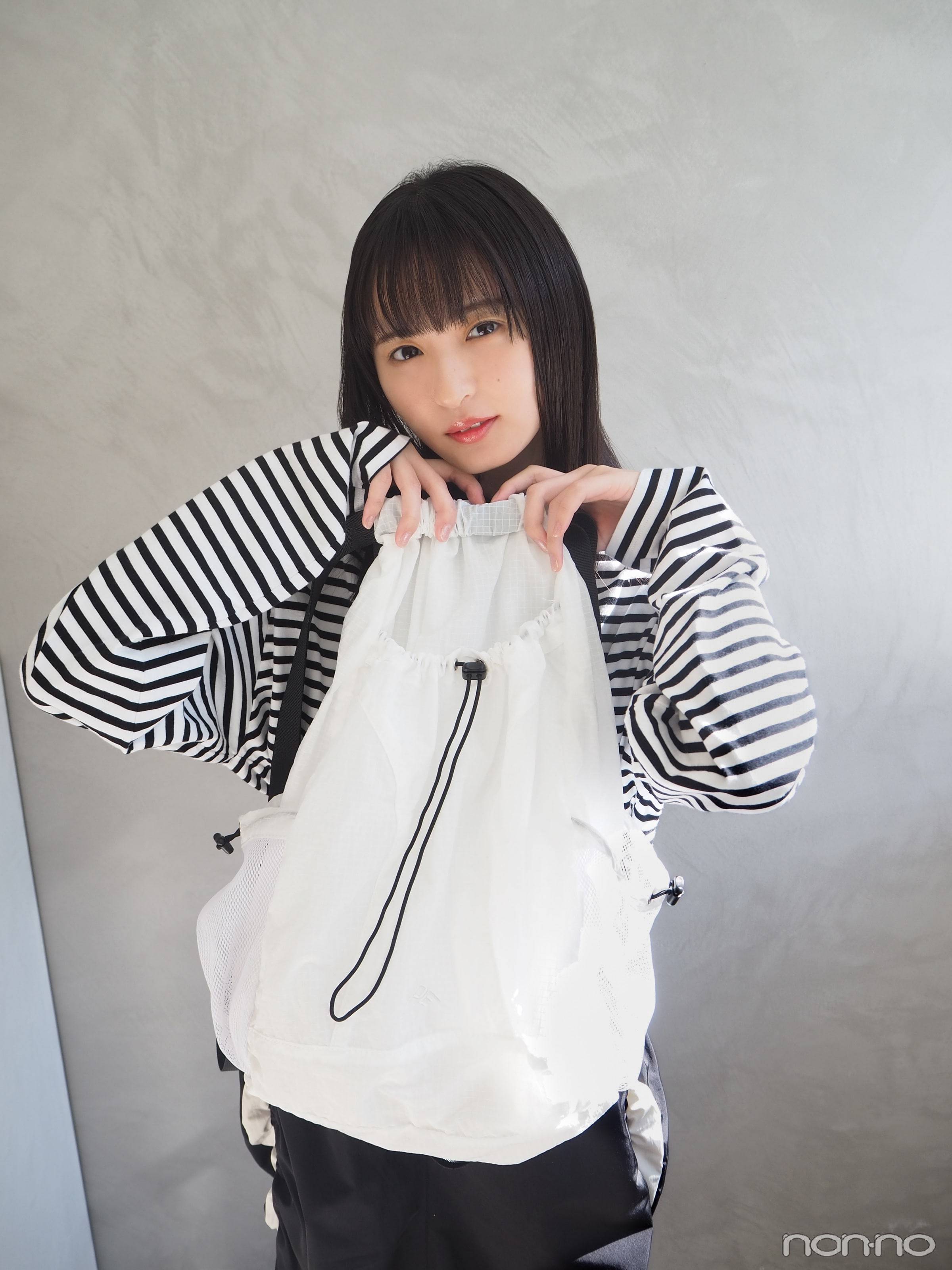 遠藤さくらの冬私服のバッグカット