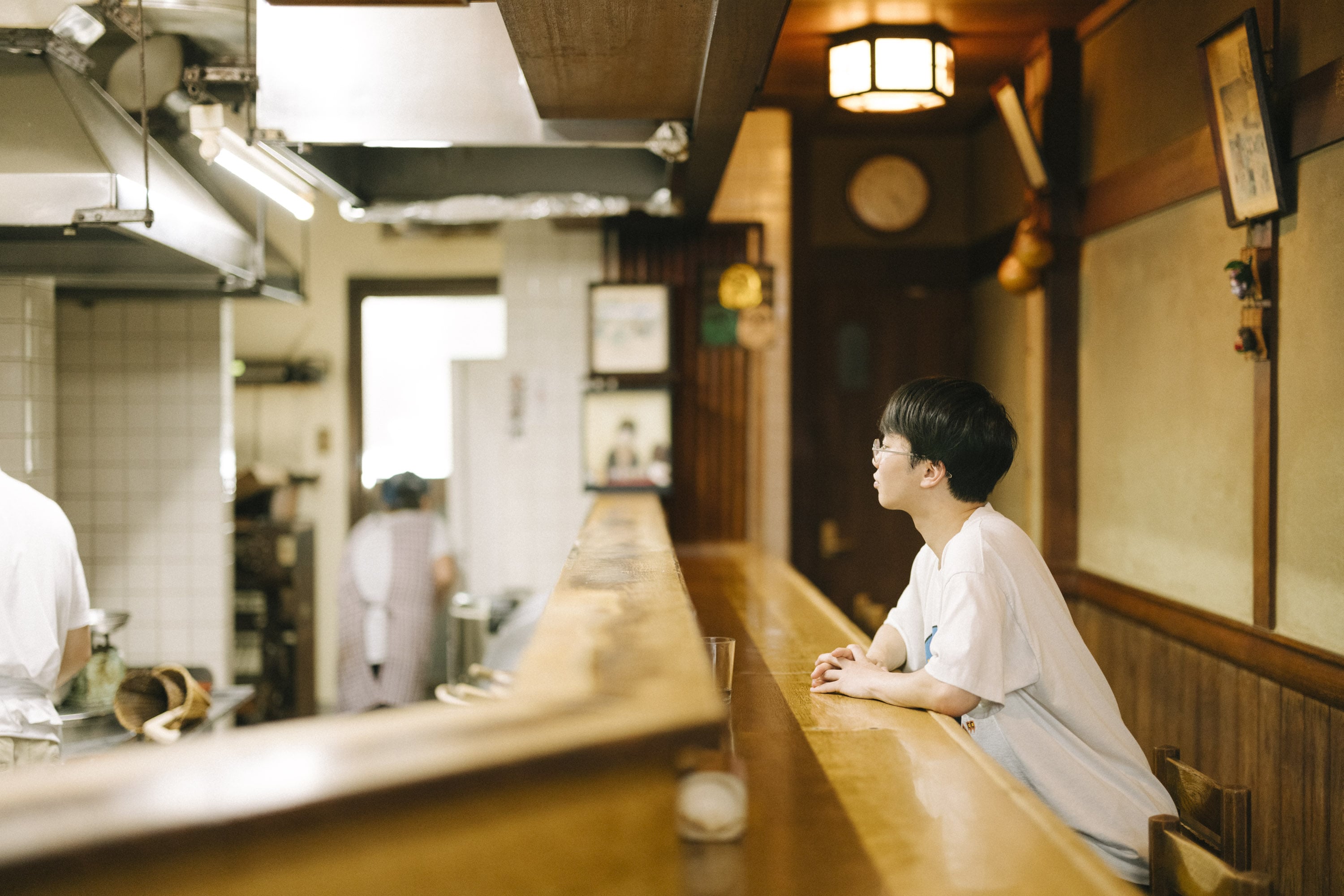 友野一希さんお気に入りの生そばよし井のカウンター席