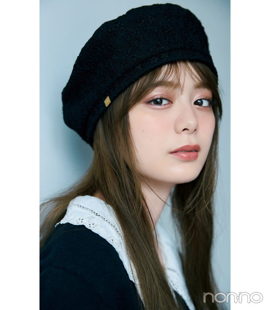 LOOK 03 
きらめく血色をじんわり重ねた囲みアイ