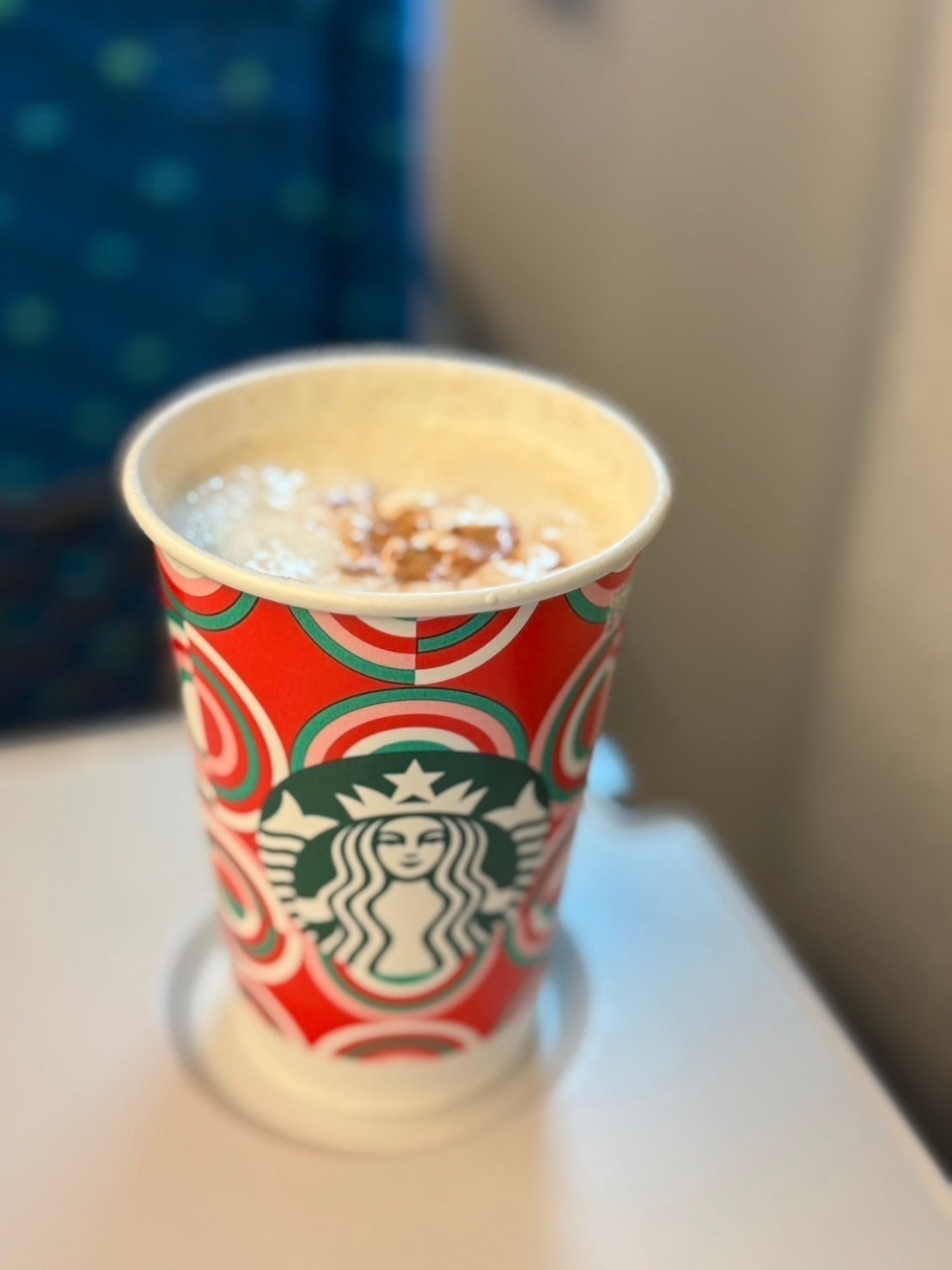 移動の新幹線車中のスタバ