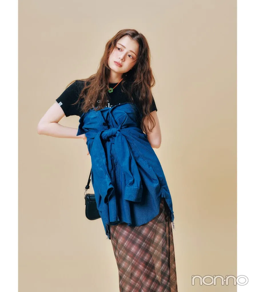 紺野彩夏の大学生1週間コーデ、金曜日のデニムシャツスタイル