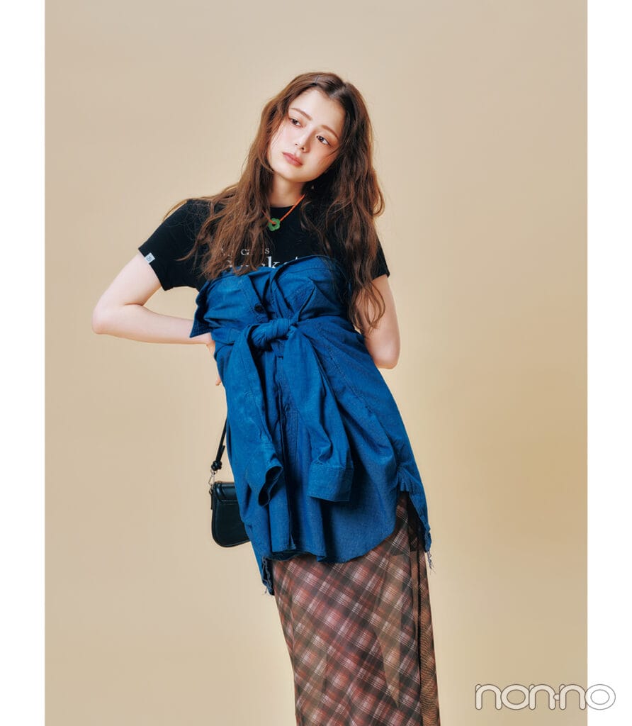 紺野彩夏のデニムシャツコーデ2-3