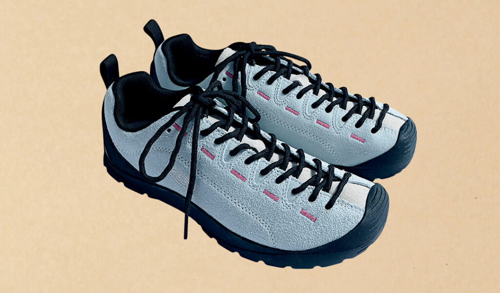 キーンの薄底スニーカー