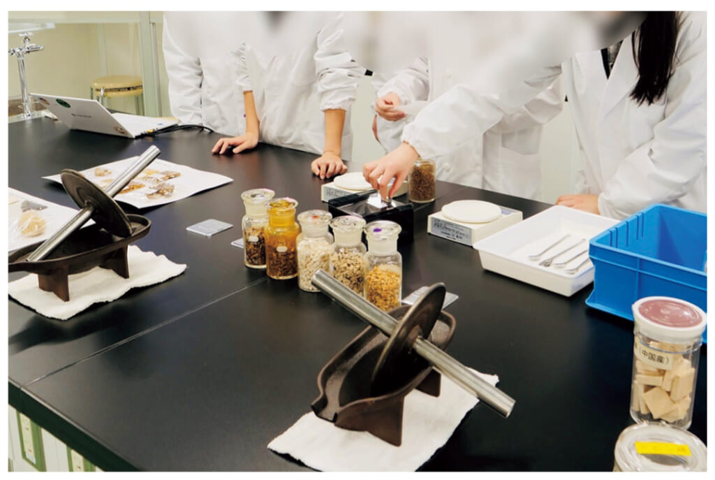 珍しいので興味を持った漢方研究会（なーさん・大学3年）
