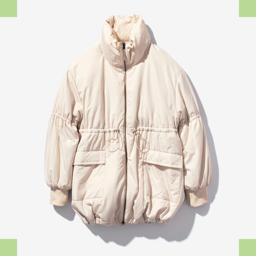 20代女性向けアウターブランド「カスタネ」の白ミドルコート