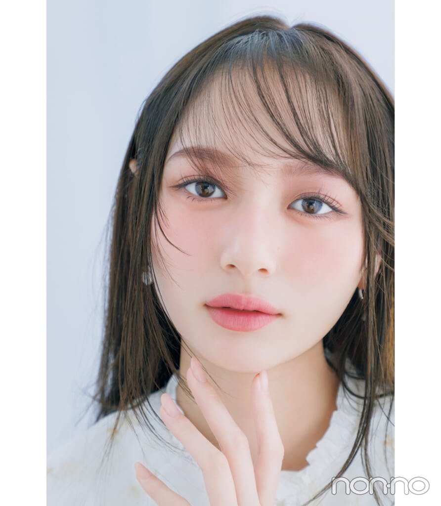 加藤栞のリップ×盛れるメイクモデルカット2-1