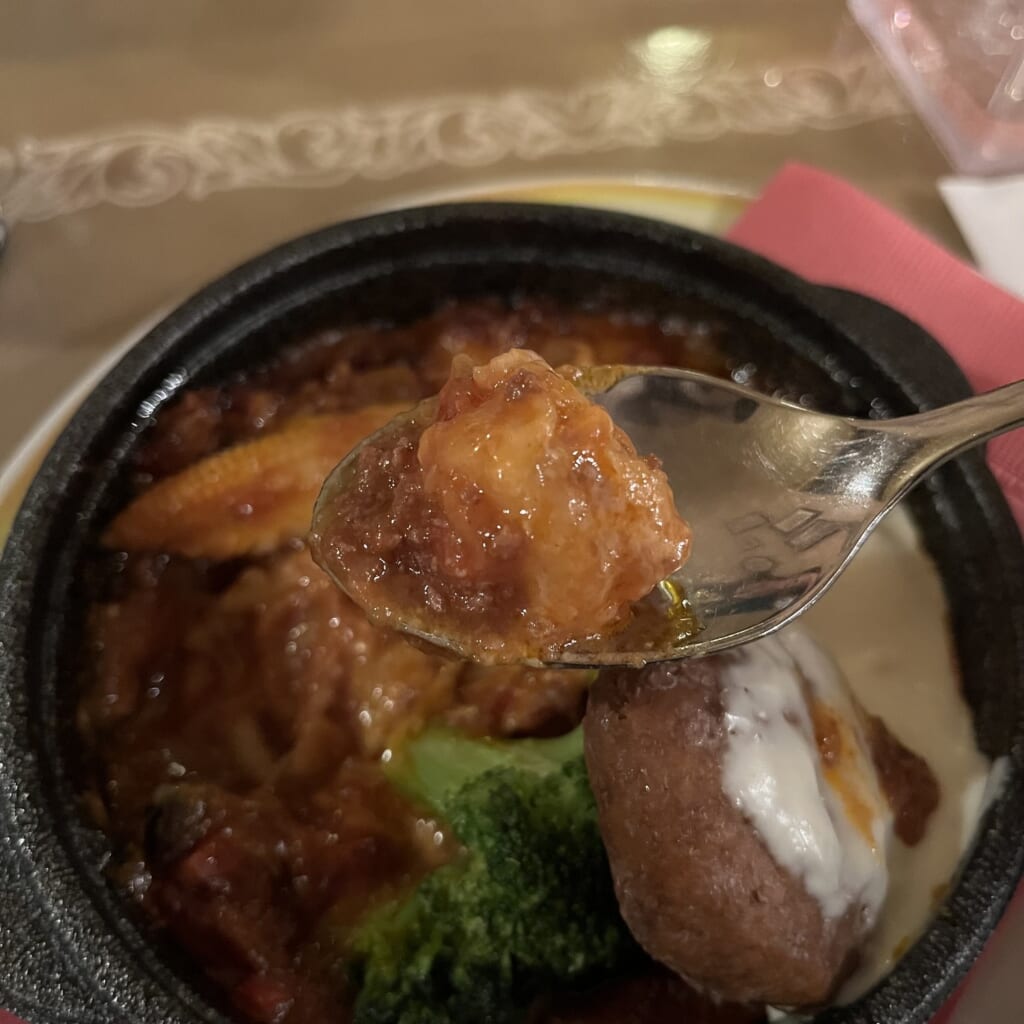 カフェ・ポルトフィーノ／メディテレーニアンハーバー ニョッキとミートソースのオーブン焼き、チーズソースのハンバーグ添え