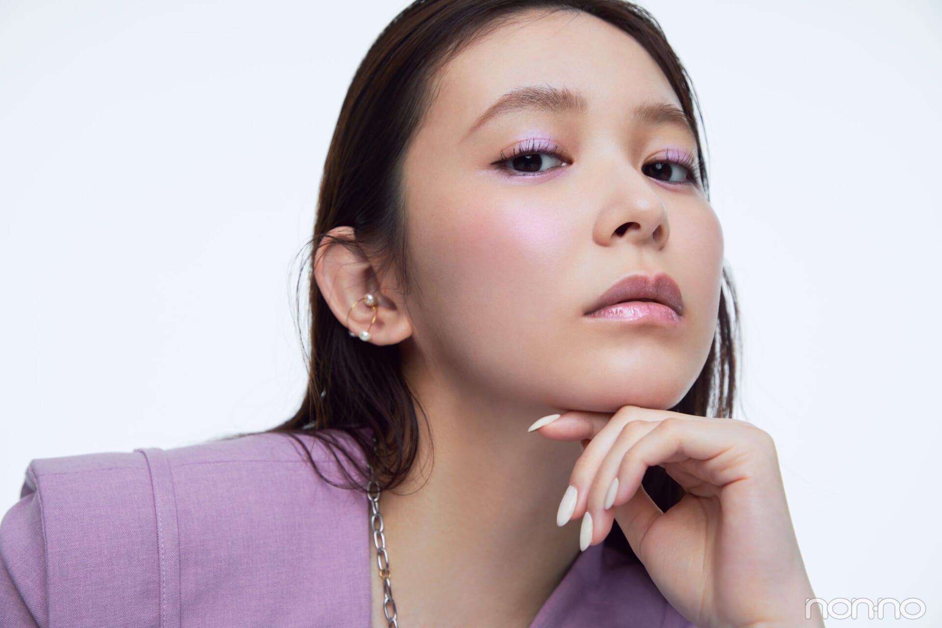 YSL「ラブシャイン グロスプランパー」をつけた久間田琳加