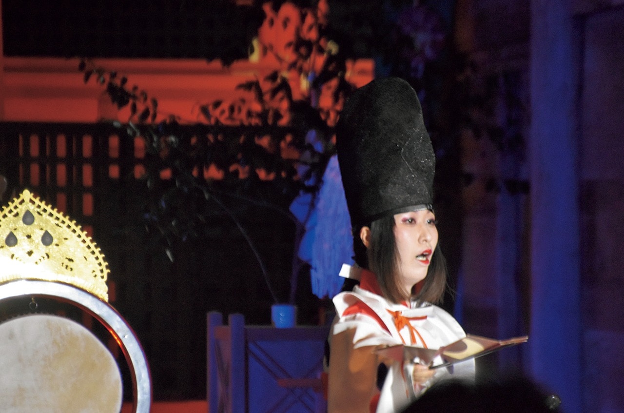 雅楽と白拍子舞をコラボした荒木さん