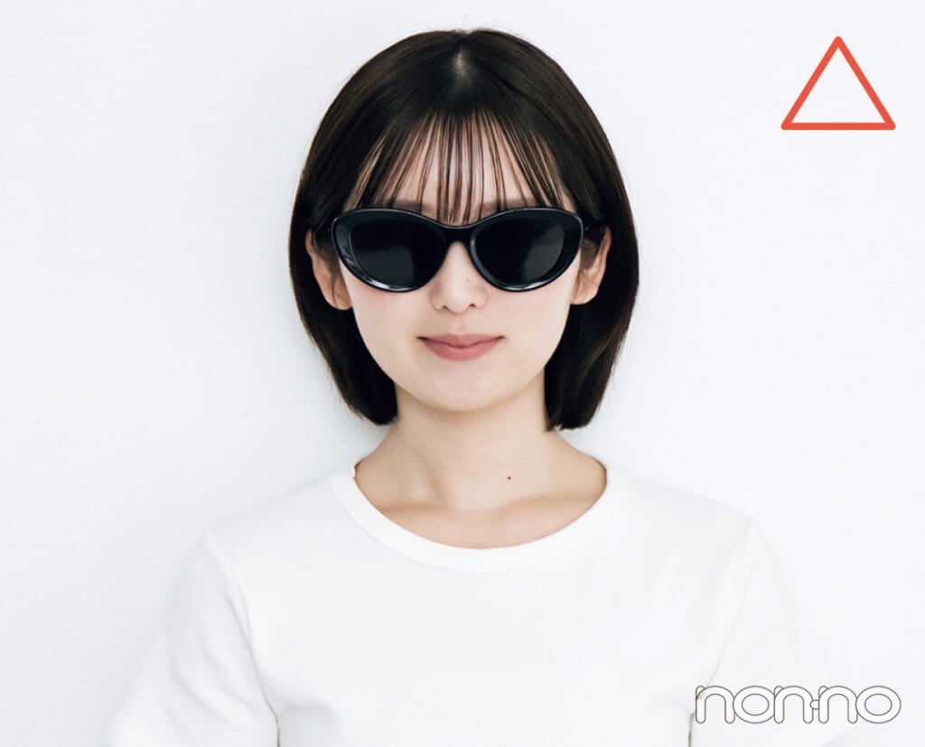 丸顔さんがキャットアイフレームのサングラスをかけたカット