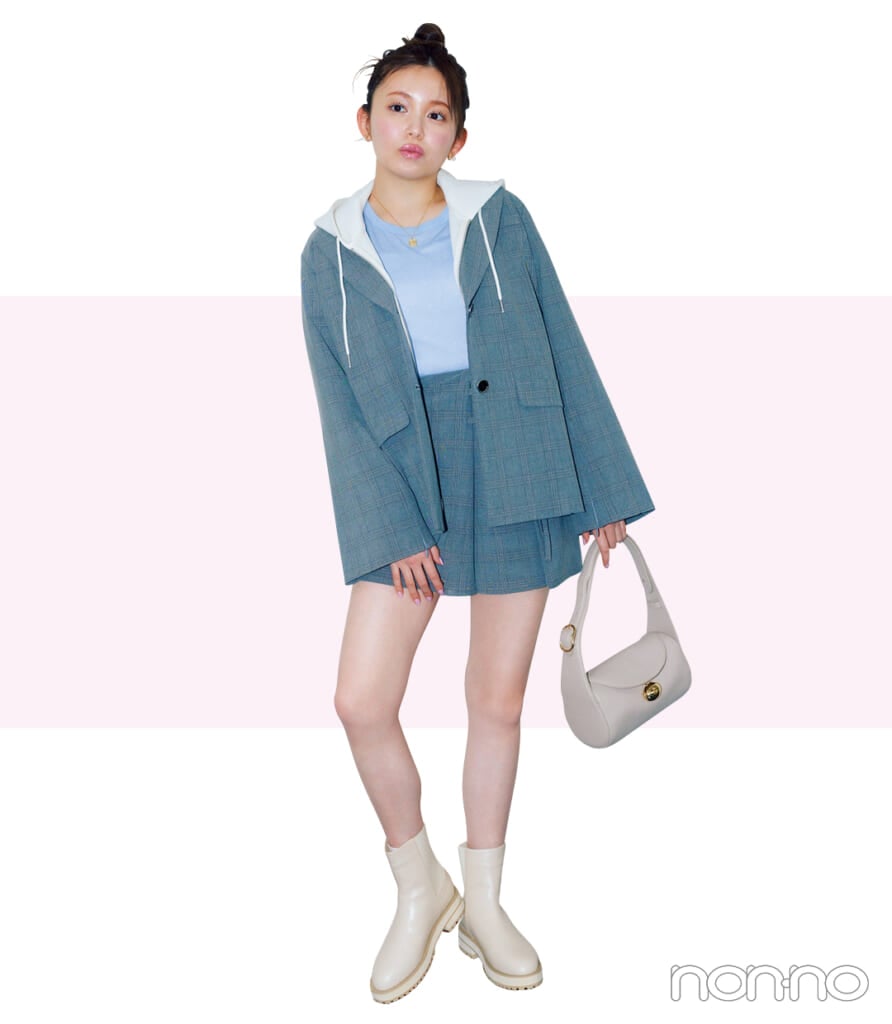 ジャケット&ミニセットアップを着た久間田琳加
