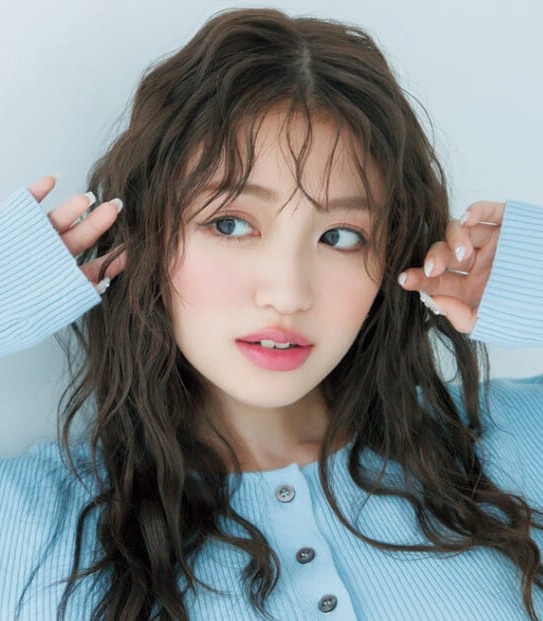 人気前髪スタイル「カーリーバング」