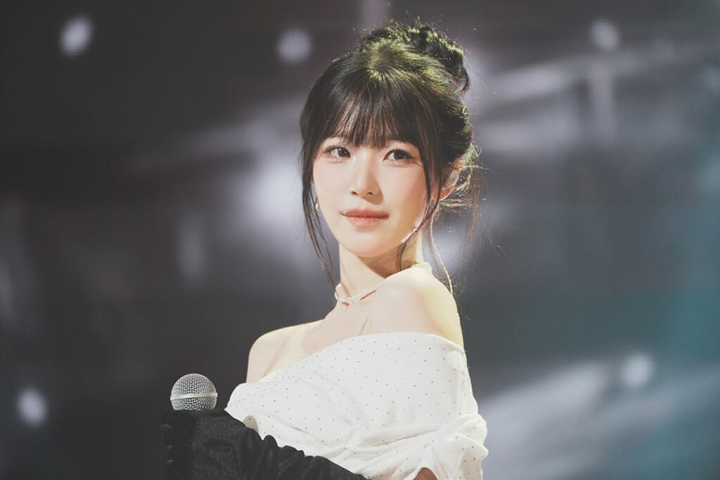 ソロステージを披露するfromis_9のジホン