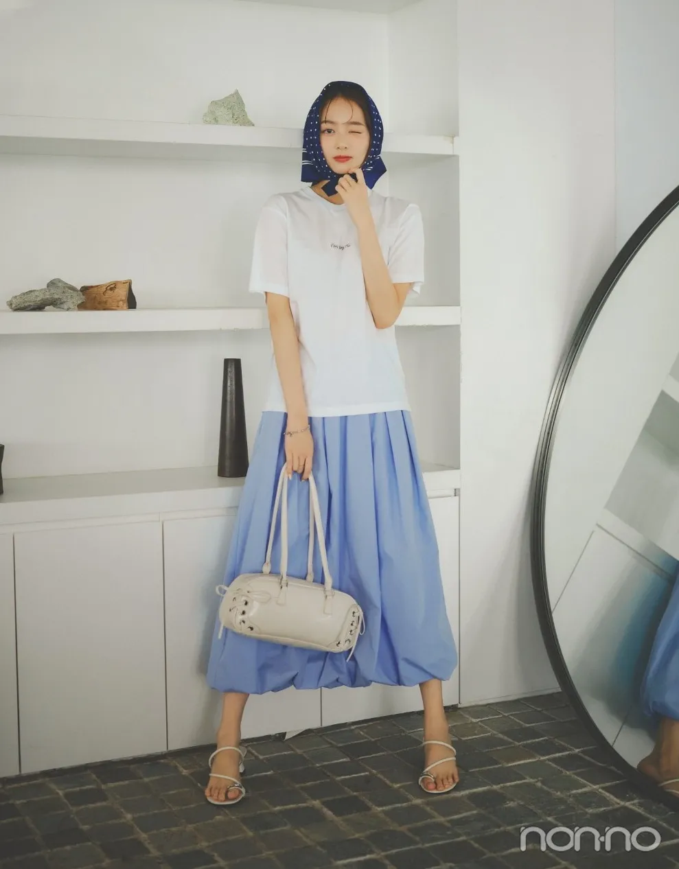 加藤栞の大学生の一週間コーデ、日曜日のバルーンスカートスタイル
