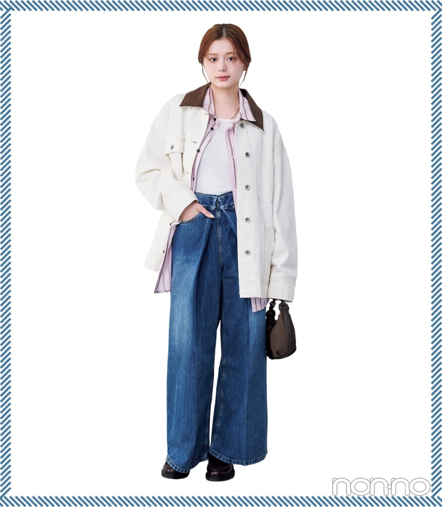 JOHN LAWRENCE SULLIVAN
WASHED DENIM WIDE PANTSのデニムをはいた紺野彩夏