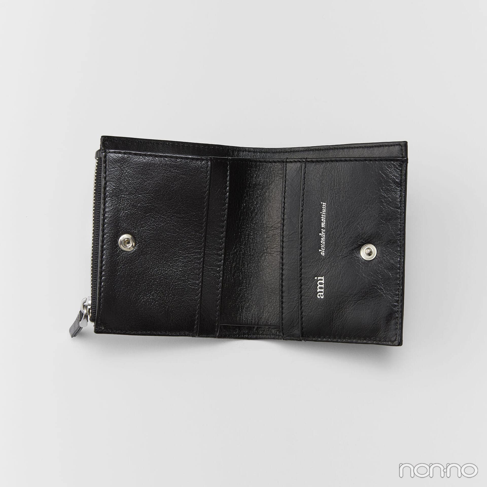 アミ パリスのVOULEZ-VOUS フォールドウォレットの中身